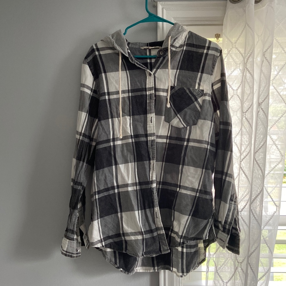 Hooded flannel. Black, grey, and white pattern. Fits more oversized.